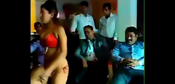  Hot Dance in Office party